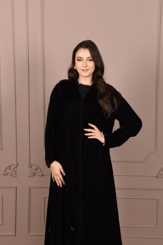 عباية شتوية مخملية بتصميم راقي