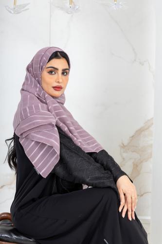 طرحة إلينا بلون نود مقلم