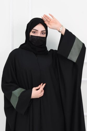 عباية سوداء بتصميم بشت وأكمام مزينة بستان زيتي