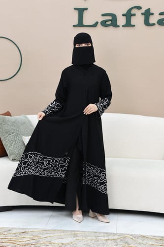 عباية كلوش نواعم بتطريز أبيض