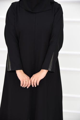 عباية كاجوال أنيقة بكسرات ناعمة على الظهر والأكمام