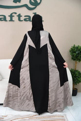 عباية كلوش بلون أسود وبيج قماشها صيفي