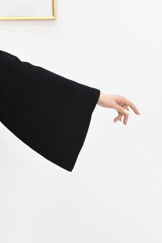 عباية ساده انيقة والاكمام مربعة