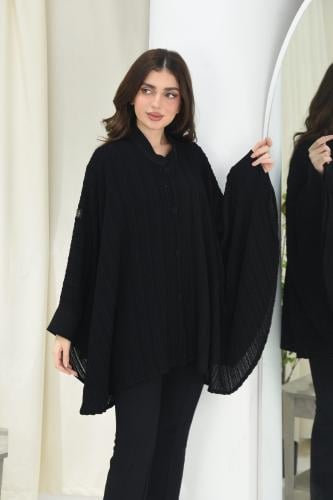 شال أكتاف بقصة الفراشة بلون أسود مقلم