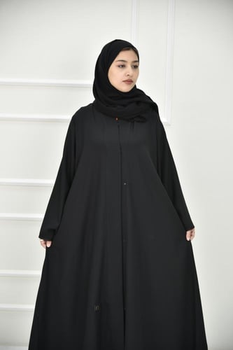 عباية سادة بشريط ستان وكسرات خلفية أنيقة