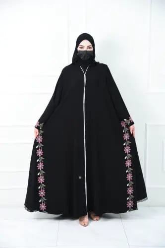 عباية كاجوال سوداء بتطريز ملون وتفاصيل دانتيل
