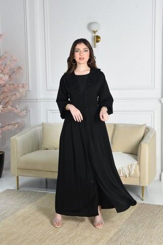 عباية مميزة بتفاصيلها الساحرة والأنيقة