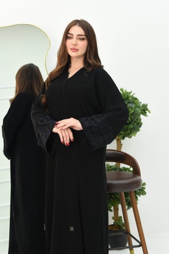 عباية لف بكم مربع بتطريز مميز