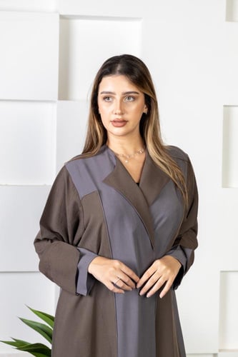 عباية منسقة بلونين بني ورصاصي