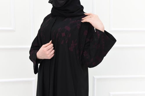عباية بتطريز عودي وأسود
