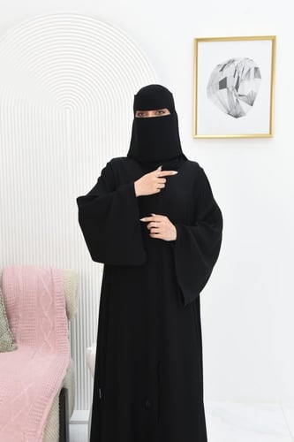 عباية ساده انيقة والاكمام مربعة