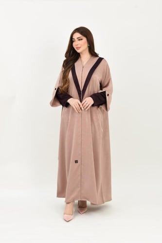 عباية شتوية من الشمواه بلون نود مع تفاصيل ساحرة