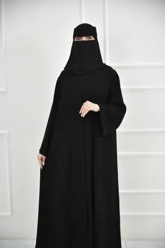عباية مناسبات سوداء بتطريز شك وأكمام مربعة