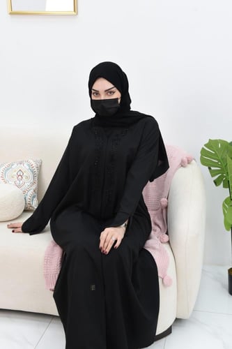 عباية بتطريز مذهل على الصدر والاكمام كيرف