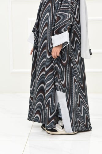 عباية بناتي نص بشت بقماش مموج واكمام رمادي