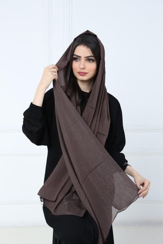 طرحة شيفون باللون البني بلمعة