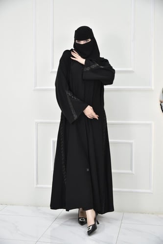 عباية سوداء نواعم بكلفة شك وتطريز مميز