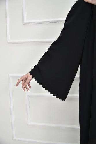 عباية نواعم بتطريز مموج على الحواف