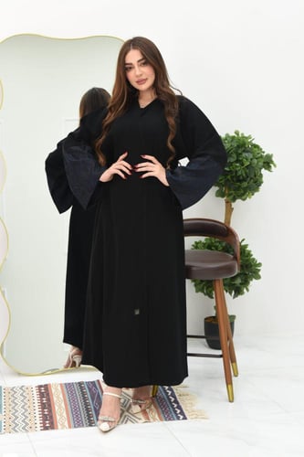 عباية لف بكم مربع بتشكيلة مميزة على الكم