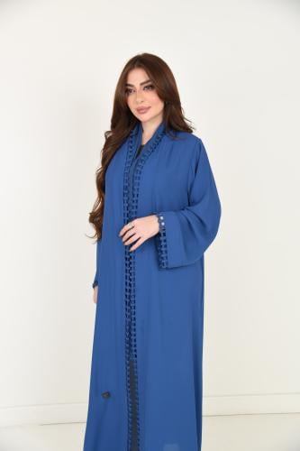 عباية بلون ازرق أنيقة بتفاصيل لوكسة على الحواف