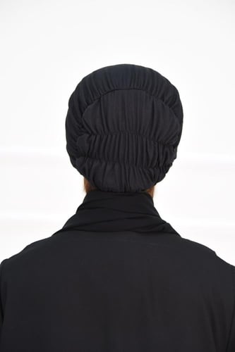 بندانة سوداء قطنية مقفولة مع مقوّى من الأمام