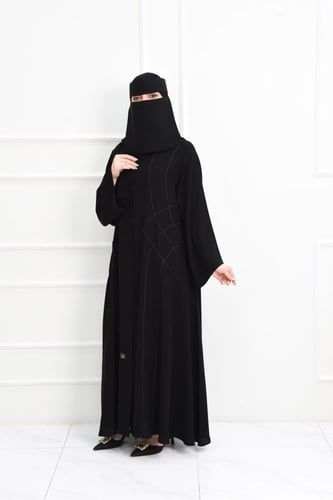 عباية كاجوال مزينة بقيطان والكم مربع