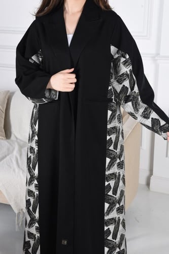 عباية مميزه بجيوب امامية بتصميم جانبي باللون الأبي...