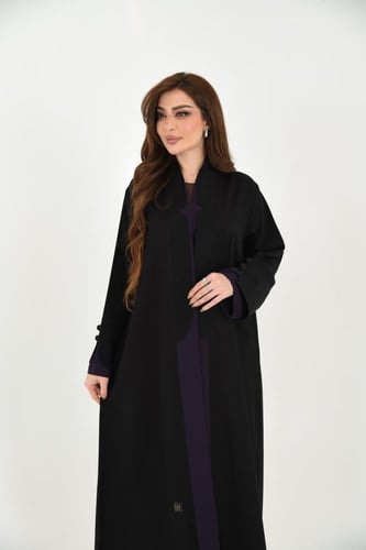 عباية سوداء كريب كاجوال بلمسة بنفسجية أنيقة