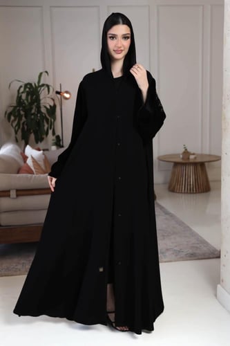 عباية كلوش مناسبات مع اكمام مخمل مطرزة