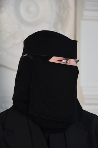 نقاب دبل فيس لونين اسود وبني مطاط مائل قصير "مقوى"