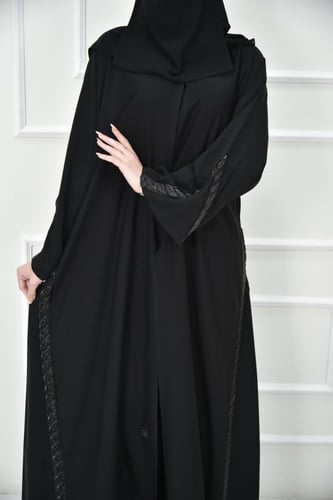 عباية سوداء نواعم بكلفة شك وتطريز مميز