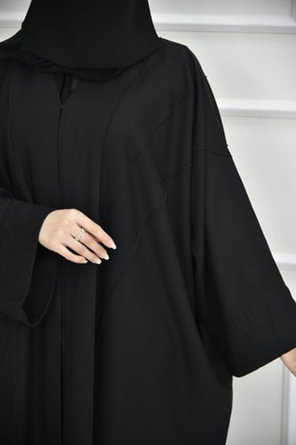 عباية نصف بشت كريب بخطوط مكينة وأكمام مربعة