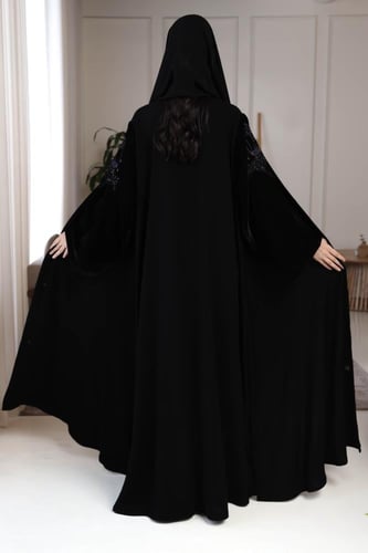 عباية كلوش مناسبات مع اكمام مخمل مطرزة