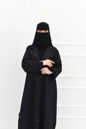 عباية عملية بتفاصيل مميزة