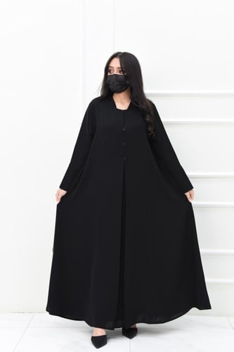 عباية نواعم: تصميم مغلق مع كسرة أمامية