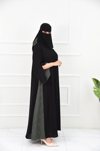 عباية كاجوال بالشمواه المكسر الجانبي بلون زيتي