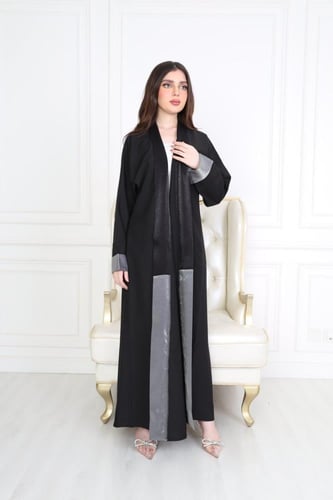 عباية مزينة بالفضي اللامع