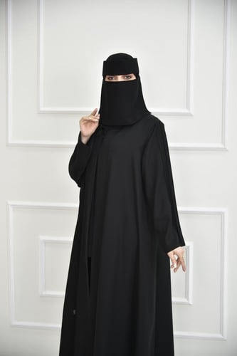 عباية سادة نص كلوش بثنيات على جهة واحدة