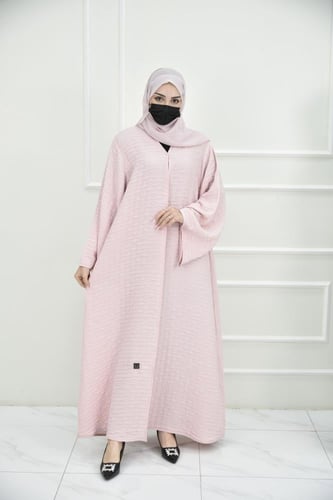 عباية ساحرة بقماش مموج بلون وردي