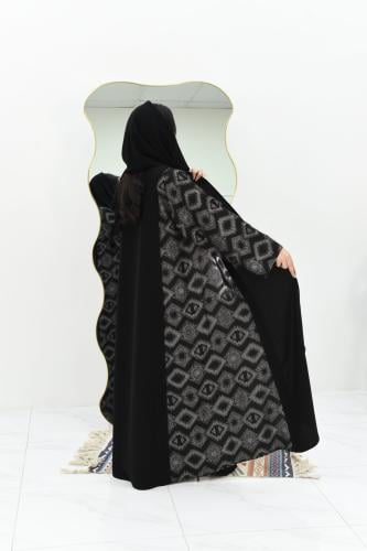 عباية بقماشين سادة وجاكار