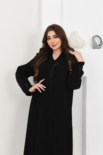 عباية لف كروازية سوداء مزبنة بأزرار قماشية وقيطان...