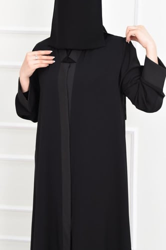 عباية كلوش سادة بياقة راقية وأكمام كلاسيكية