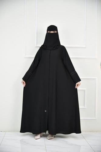 عباية كلوش بتطريز فخم على الأكمام