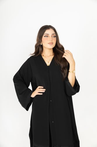 عباية مزينة بكلف باللون الأسود