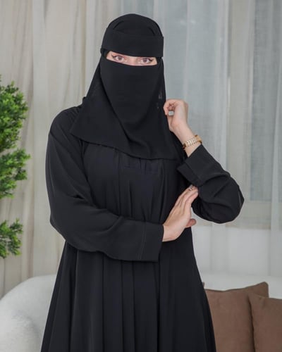 عباية كلوش سادة كم عادي