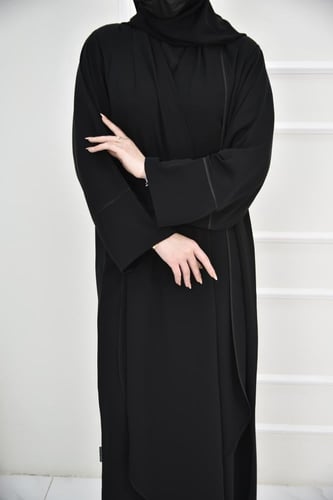 عباية كاجوال كتف نواعم بقصة لف أنيقة