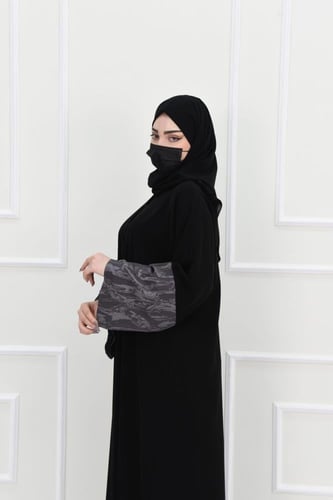 عباية كريب سوداء بأكمام رمادي