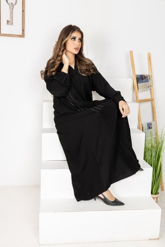 عباية انيقة بقيطان وكسرات