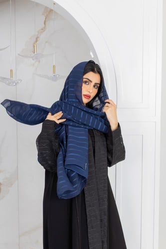 طرحة إلينا كحلي مقلم