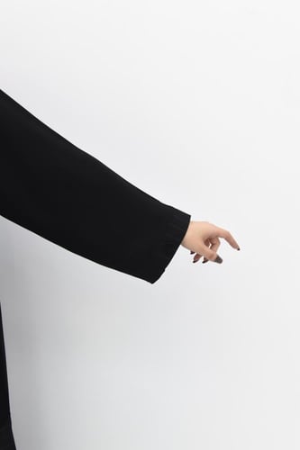 عباية ساحره مزينة بقماش مقلم